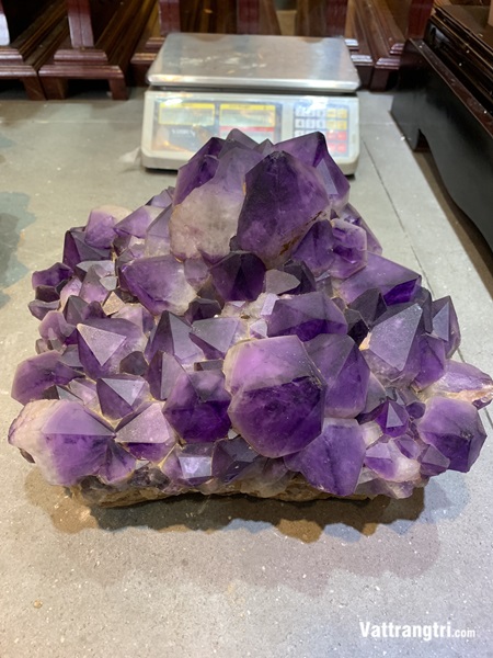 Mâm hoa tinh thể thạch anh tím vip 30cm