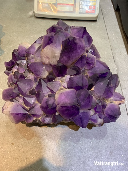 Mâm hoa tinh thể thạch anh tím vip 30cm