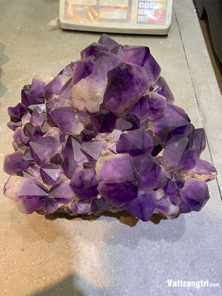 Mâm hoa tinh thể thạch anh tím vip 30cm