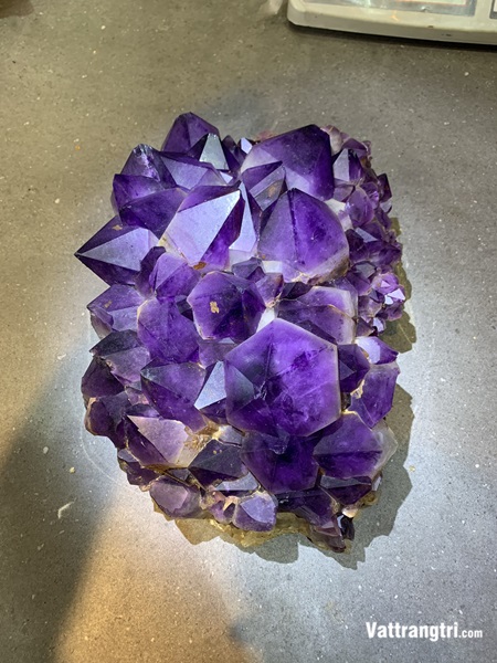 Mâm hoa tinh thể thạch anh tím vip 36cm