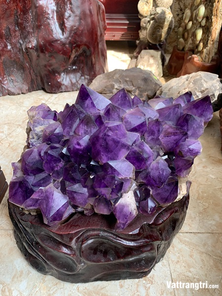 Mâm hoa tinh thể thạch anh tím vip 43cm