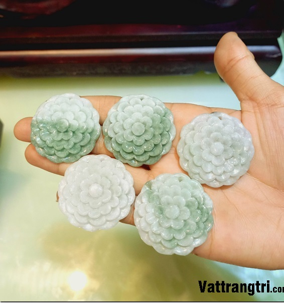 Mặt dây chuyền bông hoa ngọc phỉ thuý 38mm