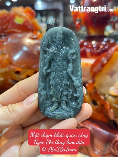 Mặt chạm khắc quan công Ngọc Phỉ thuý lam dầu 78mm