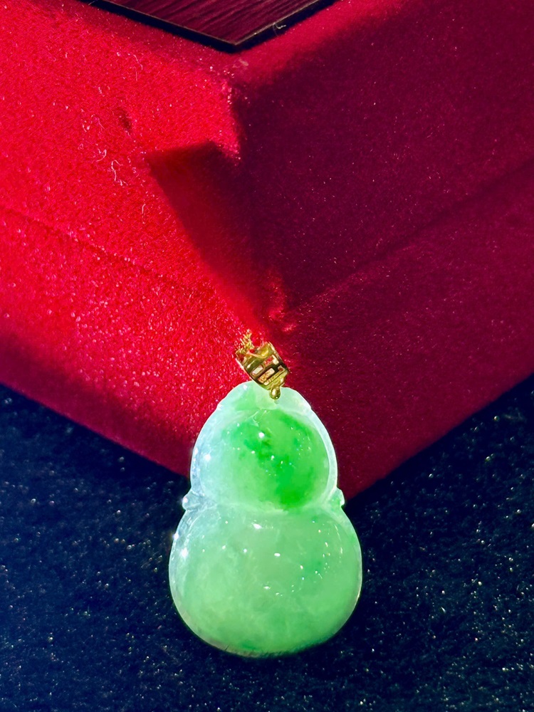 Mặt Chuyền Lô Phú Quý Ngọc Phỉ Thuý Móc Vàng 18K