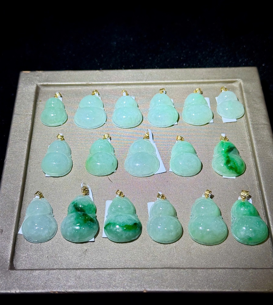 Mặt Chuyền Lô Phú Quý Ngọc Phỉ Thuý Móc Vàng 18K