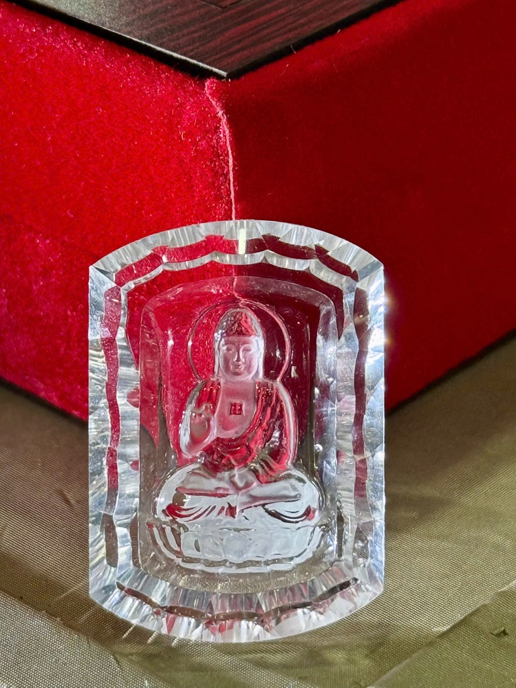 Mặt Dây Chạm Phật Adida Thạch Anh Trắng Trong