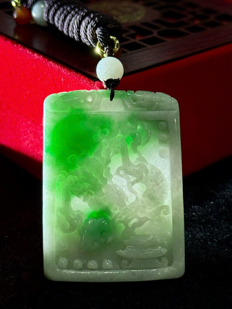 Mặt Dây Chạm Rồng Ngọc Phỉ Thuý (Kèm giấy kiểm định)