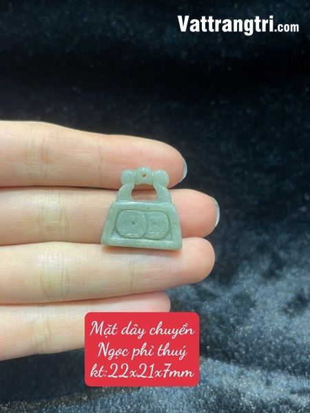 Mặt dây chuyền hình khoá Ngọc phỉ thuý 22mm