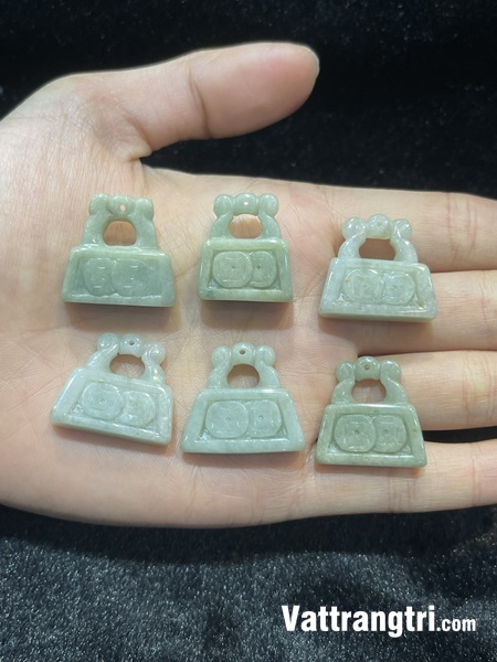 Mặt dây chuyền hình khoá Ngọc phỉ thuý 22mm