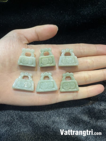 Mặt dây chuyền hình khoá Ngọc phỉ thuý 22mm