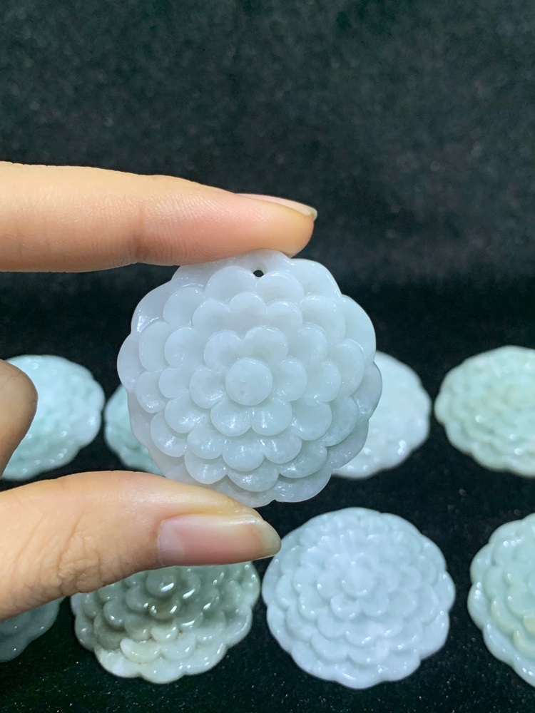 Mặt dây chuyền hoa mai ngọc cẩm thạch phỉ thuý 37,2mm