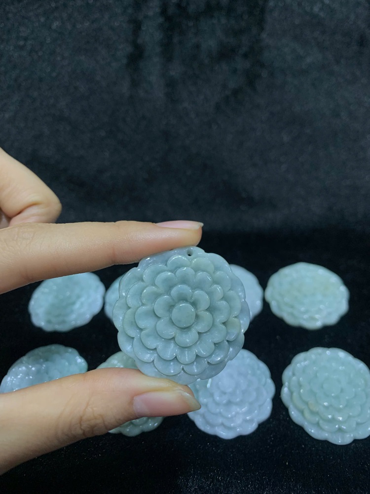 Mặt dây chuyền hoa mai ngọc cẩm thạch phỉ thuý 37,2mm