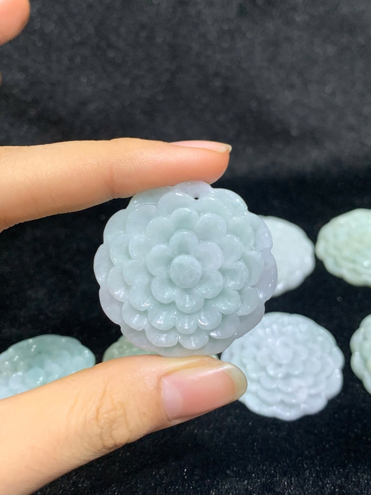 Mặt dây chuyền hoa mai ngọc cẩm thạch phỉ thuý 37,2mm