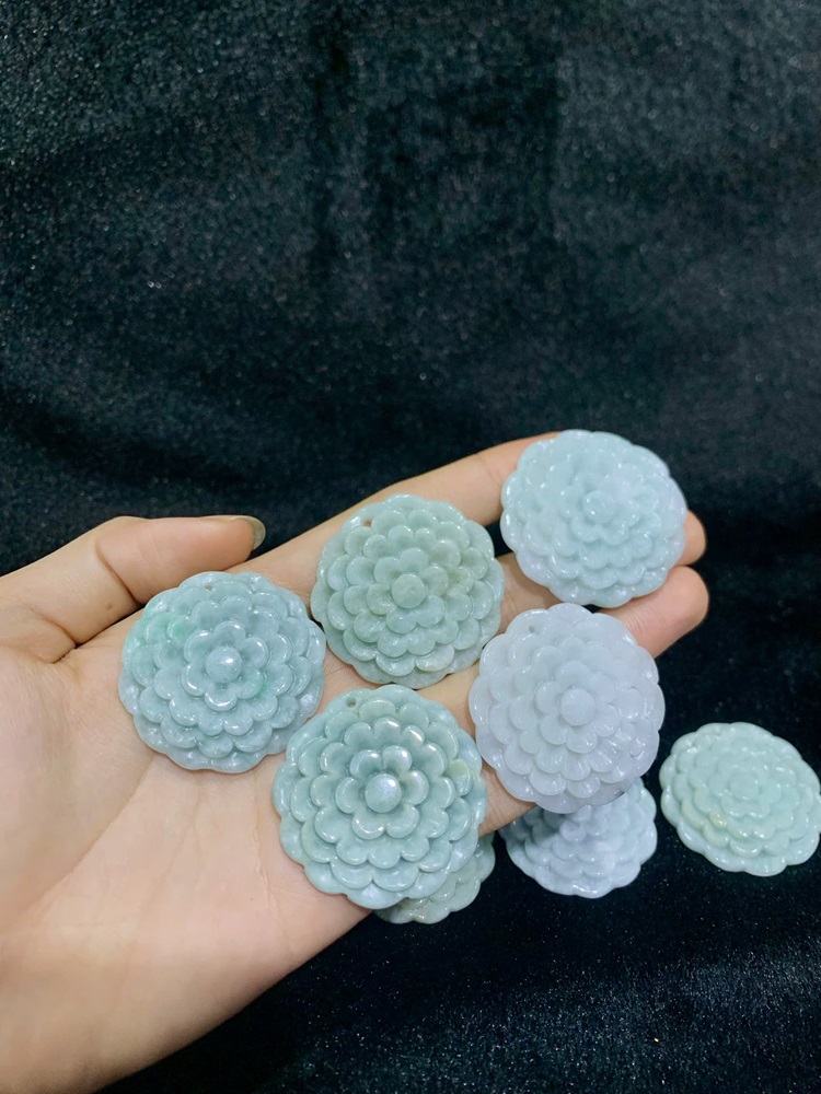 Mặt dây chuyền hoa mai ngọc cẩm thạch phỉ thuý 37,2mm