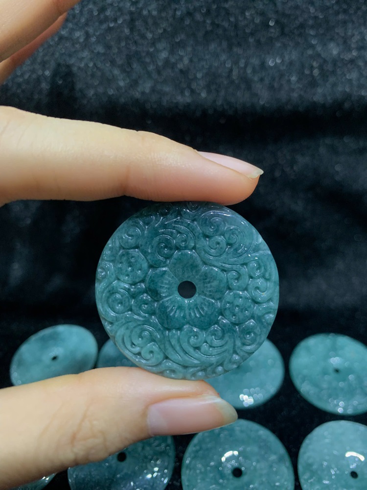 Mặt Dây Chuyền Hoa Mai Ngọc Cẩm Thạch Phỉ Thuý 37,6mm