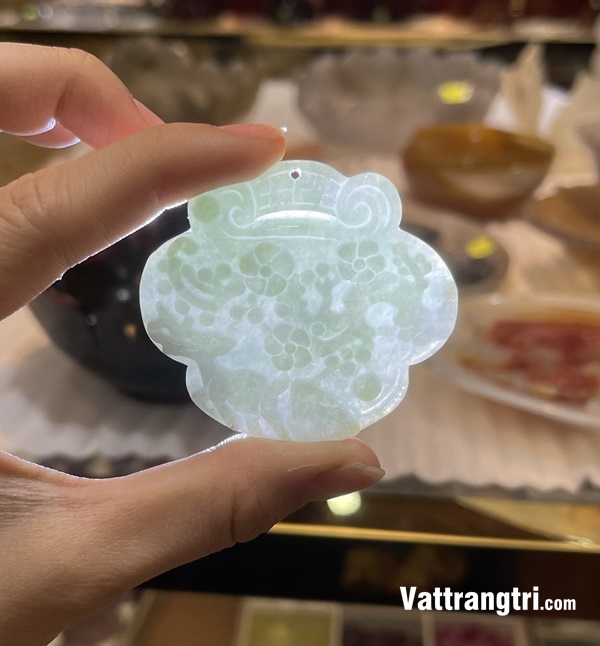 Mặt dây chuyền hươu hoa mai Ngọc phỉ thuý 55mm