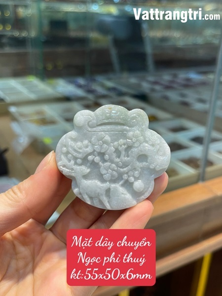 Mặt dây chuyền hươu hoa mai Ngọc phỉ thuý 55mm