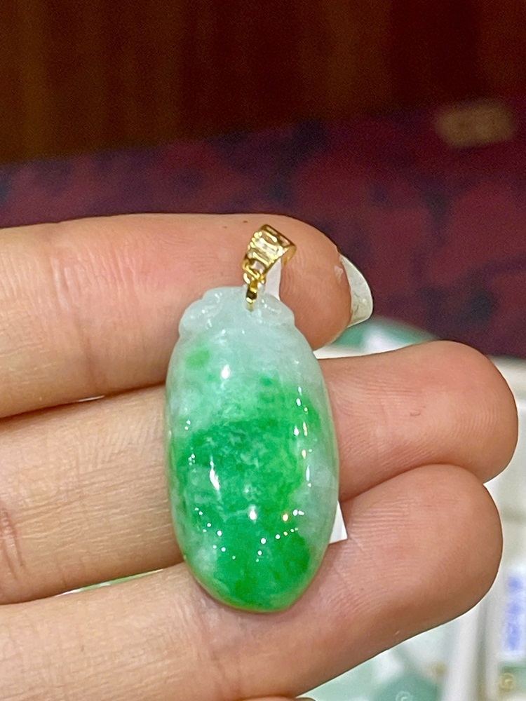 Mặt Dây Ngọc Phỉ Thuý Móc Vàng 18K