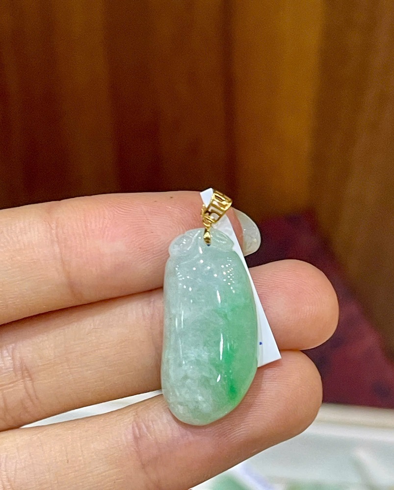 Mặt Dây Ngọc Phỉ Thuý Móc Vàng 18K