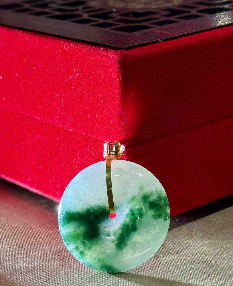 Mặt Dây Ngọc Phỉ Thuý Móc Vàng 18K