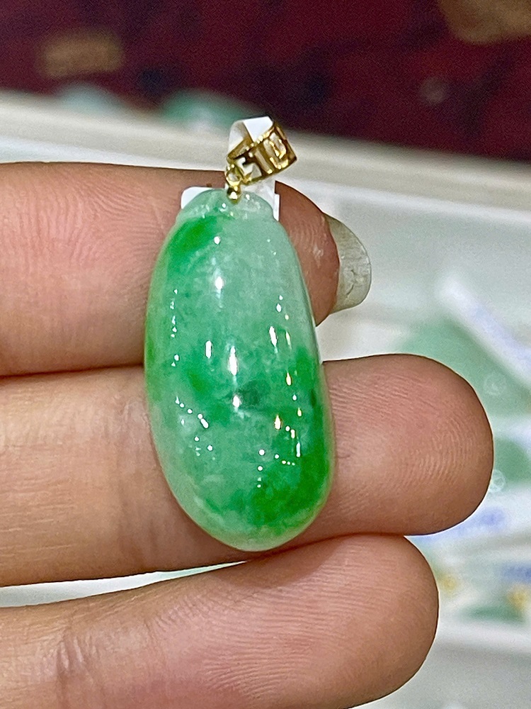 Mặt Dây Ngọc Phỉ Thuý Móc Vàng 18K