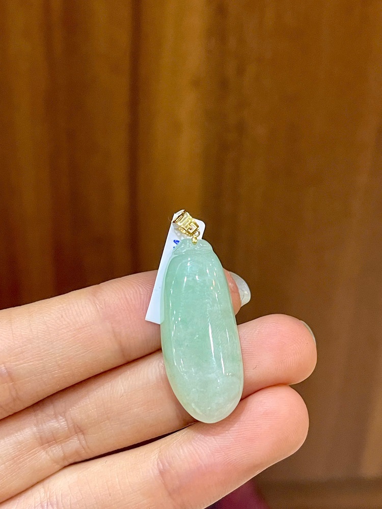 Mặt Dây Ngọc Phỉ Thuý Móc Vàng 18K