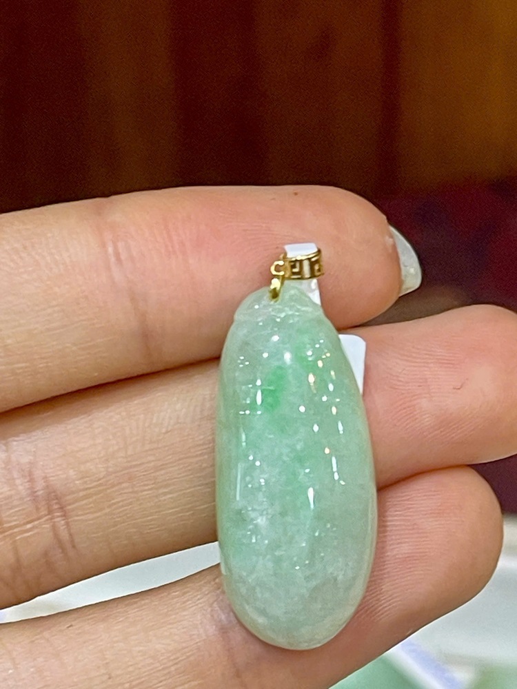 Mặt Dây Ngọc Phỉ Thuý Móc Vàng 18K