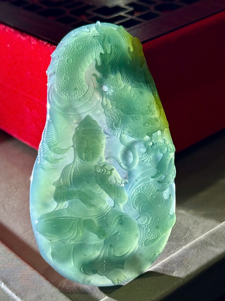 Mặt Dây Phật Bà Quan Âm Ngọc Phỉ Thuý 77mm x 41.8mm x 7.6mm