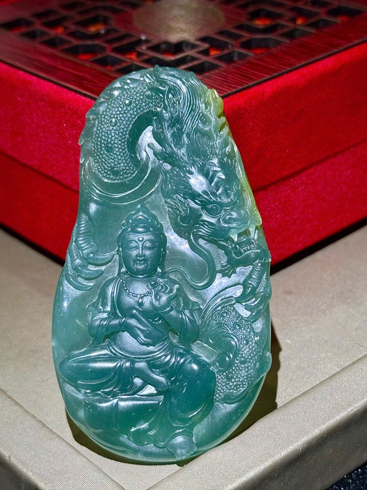 Mặt Dây Phật Bà Quan Âm Ngọc Phỉ Thuý 77mm x 41.8mm x 7.6mm