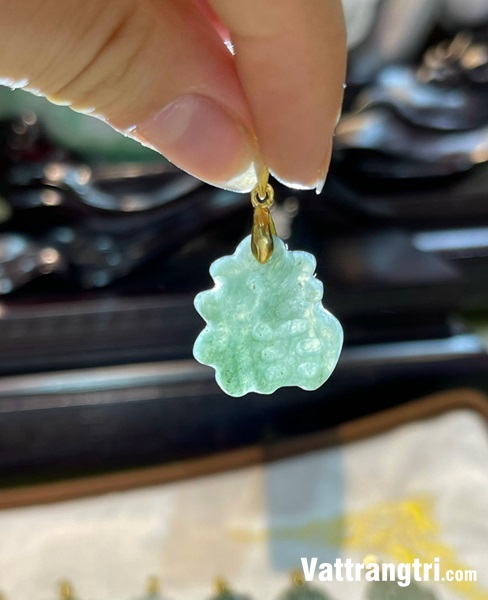 Mặt ngọc phỉ thuý chữ “Phúc” móc vàng 22mm