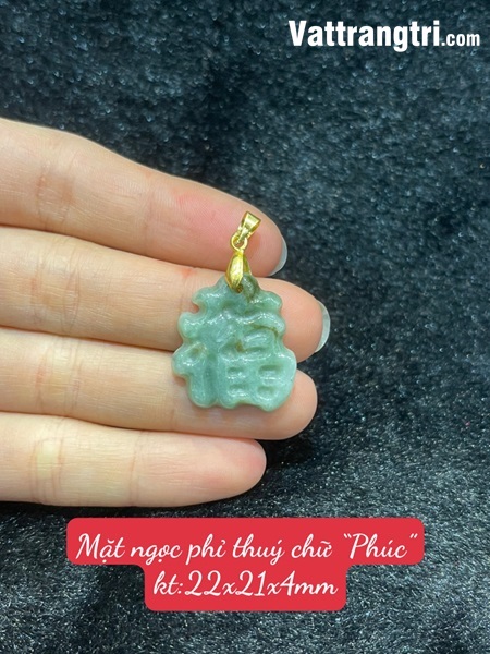 Mặt ngọc phỉ thuý chữ “Phúc” móc vàng 22mm