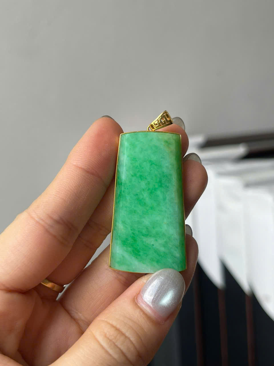 Vô Sự Bài Ngọc Phỉ Thuý Móc Vàng 18K (Kèm giấy kiểm định)