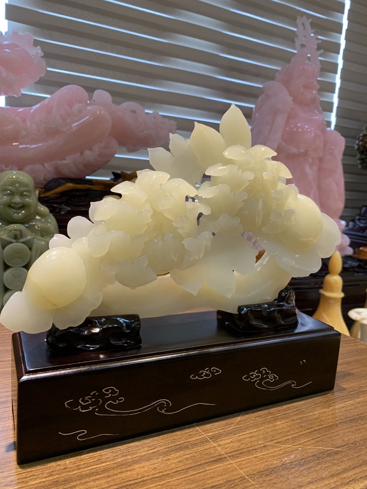 Mẫu đơn như ý ngọc onyx trắng