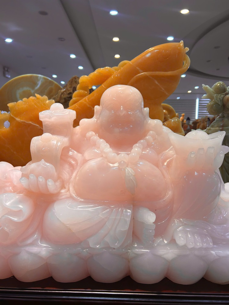 Ngài Di Lặc ngọc onyx hồng 82cm