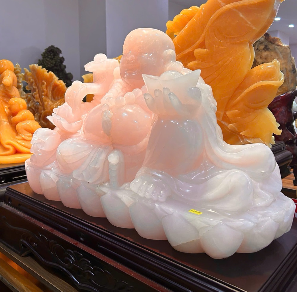 Ngài Di Lặc ngọc onyx hồng 82cm