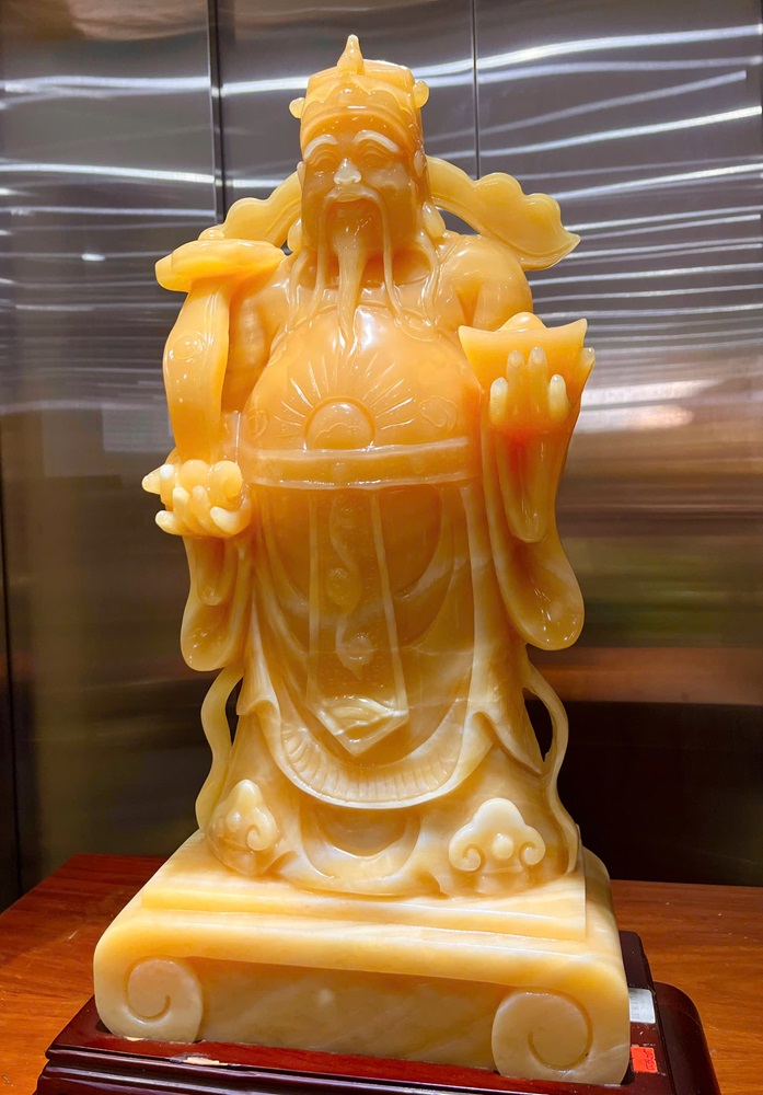 Ngài Thần Tài cầm gậy như ý ngọc hoàng long nguyên khối 76cm