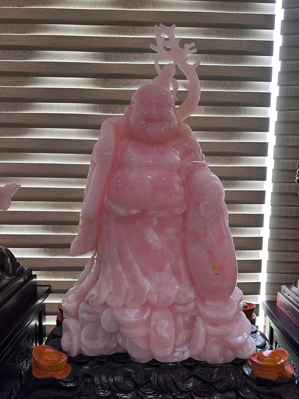 Ngài thần tài di lặc ngọc onyx hồng 193cm