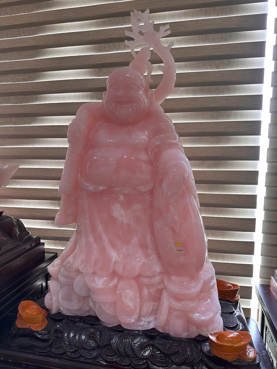 Ngài thần tài di lặc ngọc onyx hồng 193cm