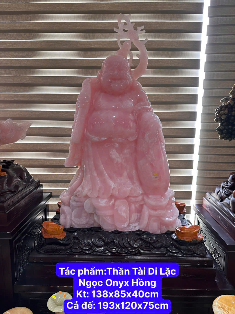 Ngài thần tài di lặc ngọc onyx hồng 193cm