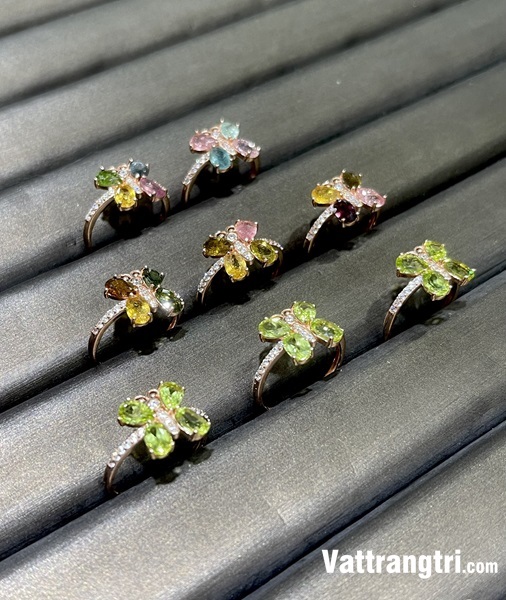 Nhẫn đính đá hình bướm tourmaline gắn trên bạc 925