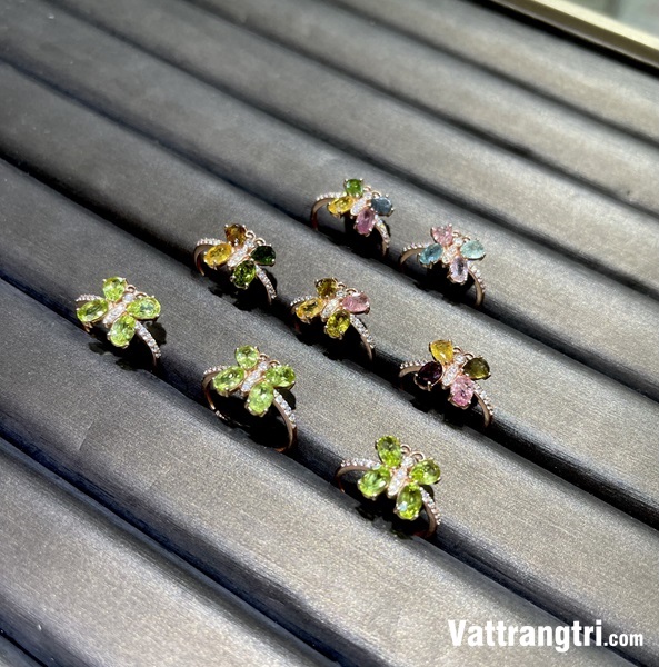 Nhẫn đính đá hình bướm tourmaline gắn trên bạc 925