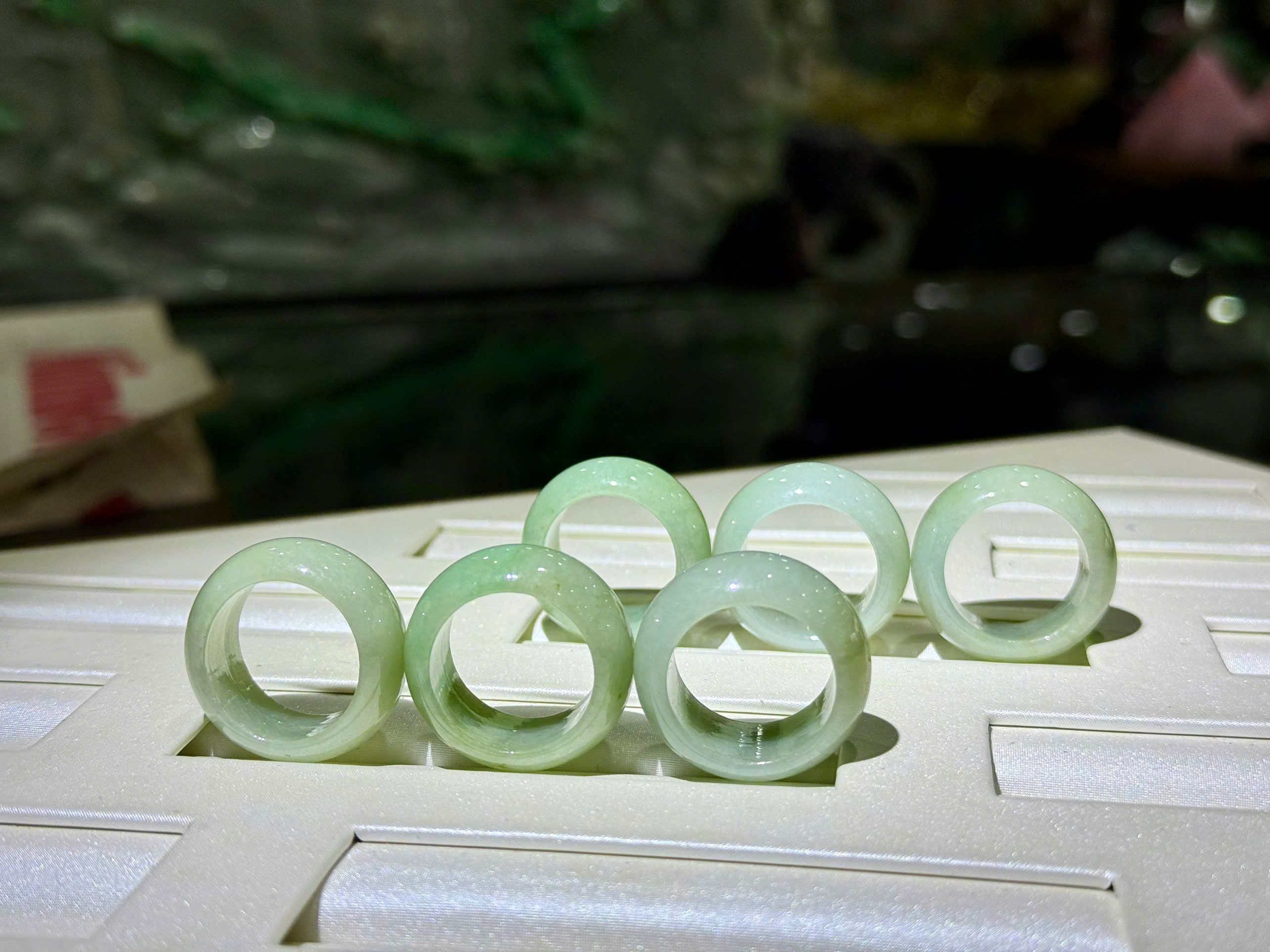 Nhẫn Liền Khối Ngọc Phỉ Thuý Tự Nhiên