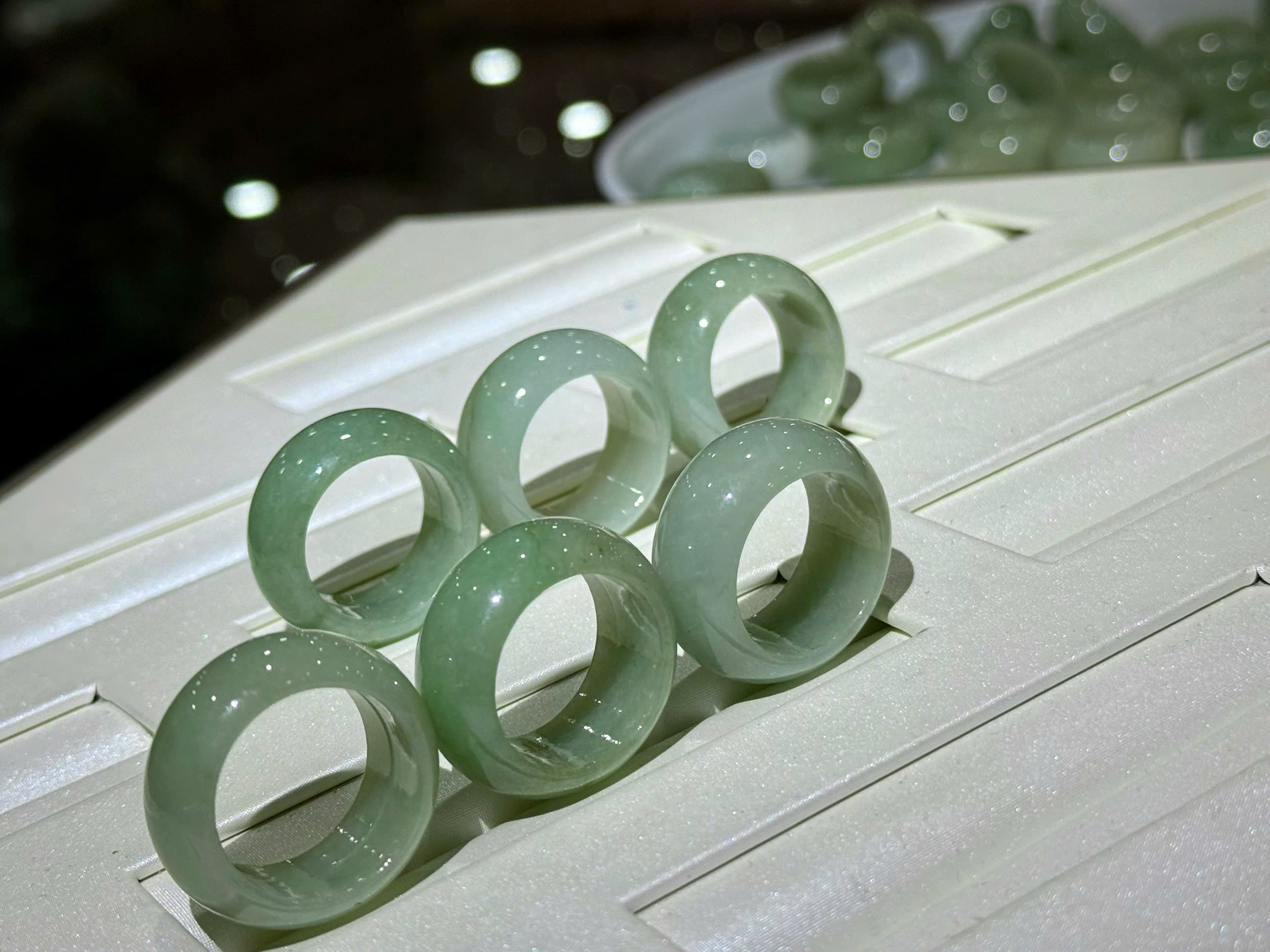 Nhẫn Liền Khối Ngọc Phỉ Thuý Tự Nhiên