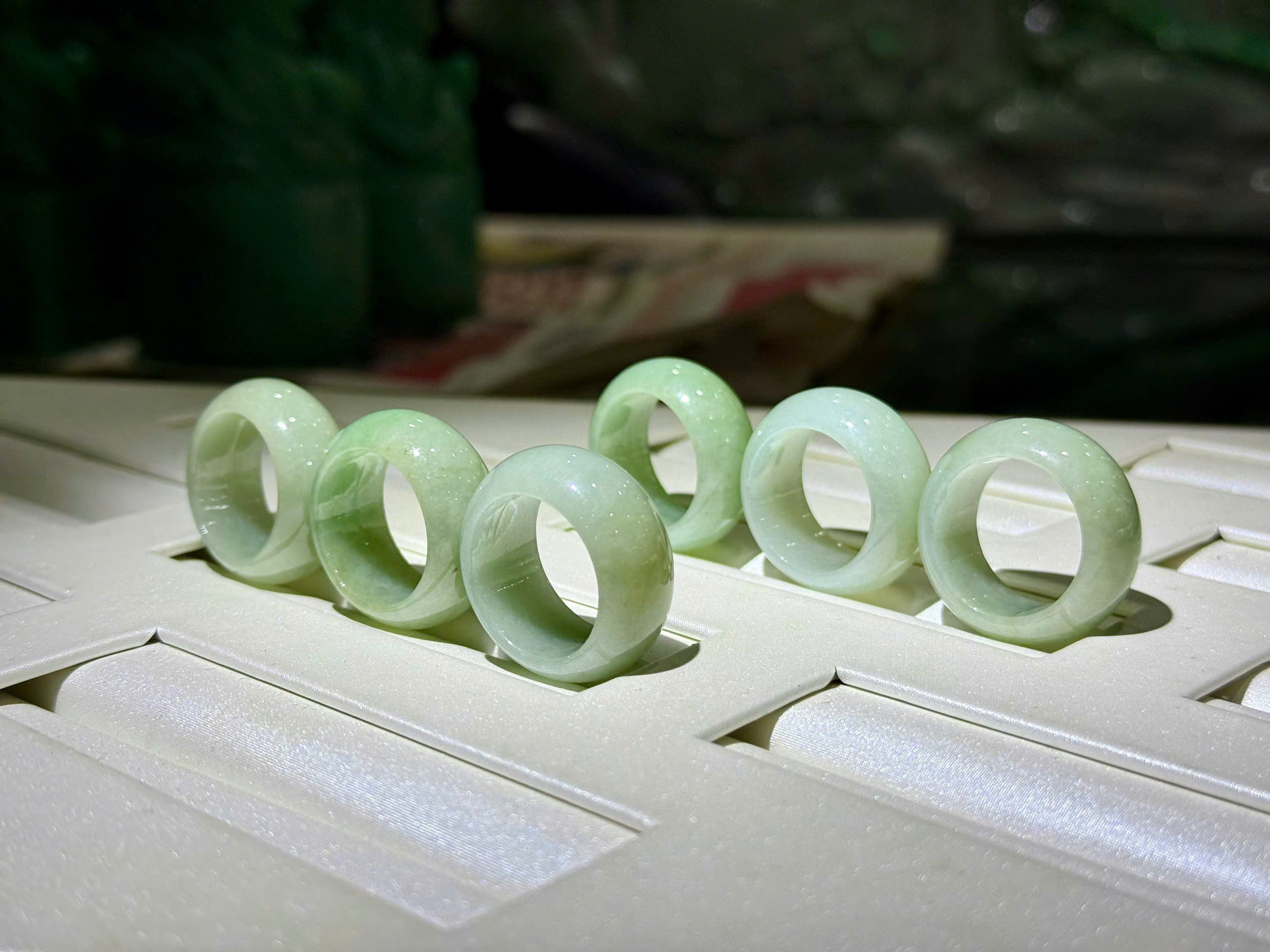 Nhẫn Liền Khối Ngọc Phỉ Thuý Tự Nhiên