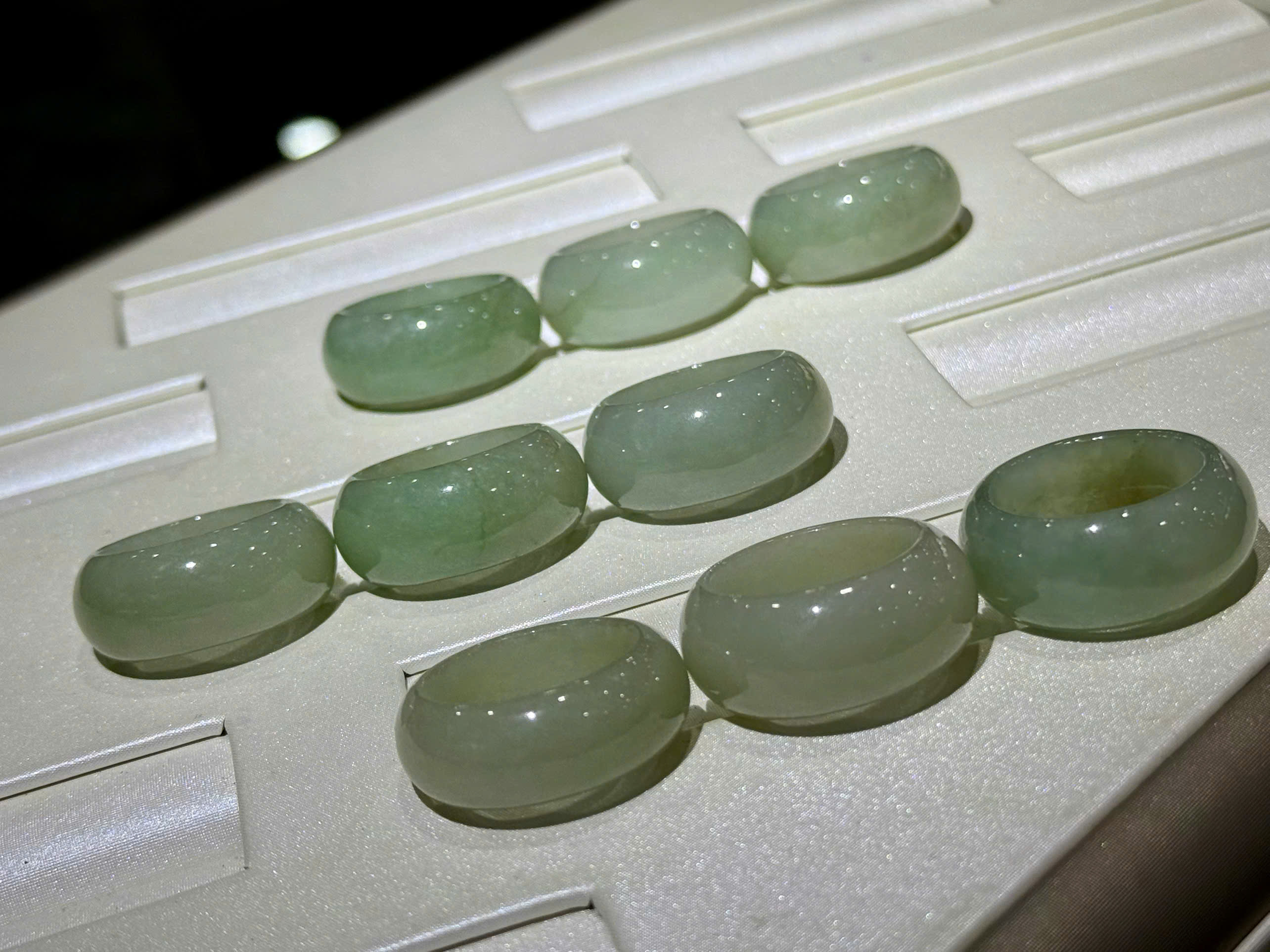 Nhẫn Liền Khối Ngọc Phỉ Thuý Tự Nhiên