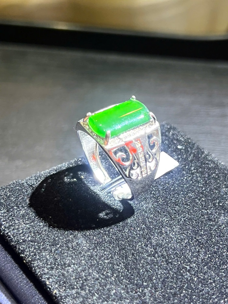 Nhẫn Ngọc Phỉ Thuý Lục Đế Vương - Kèm Giấy Kiểm Định Type A