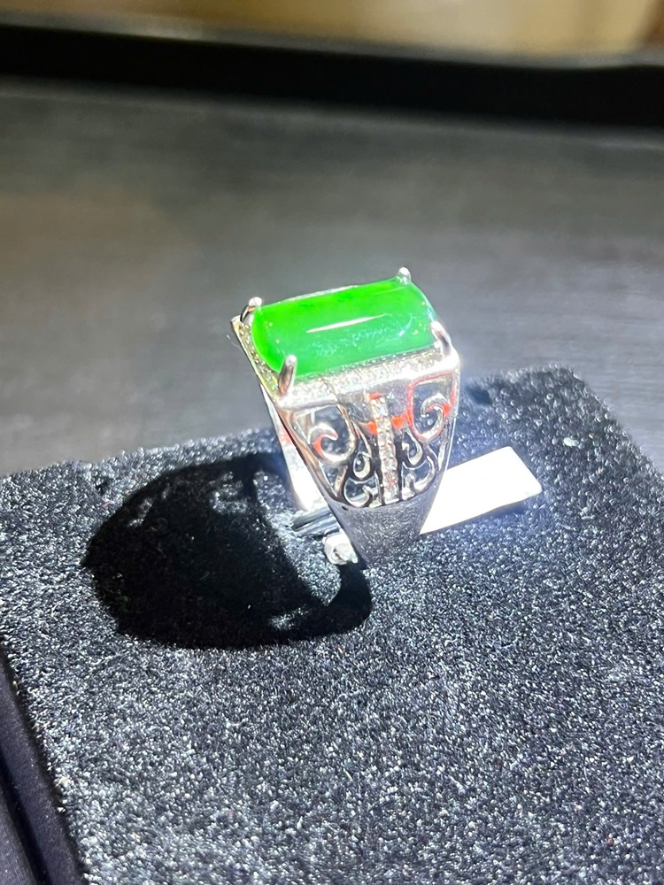 Nhẫn Ngọc Phỉ Thuý Lục Đế Vương - Kèm Giấy Kiểm Định Type A