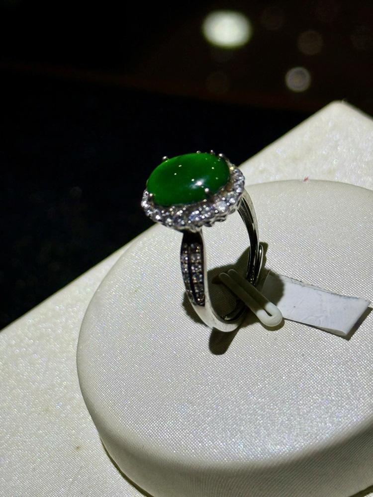 Nhẫn Ngọc Phỉ Thuý Lục Đế Vương - Kèm Giấy Kiểm Định Type A