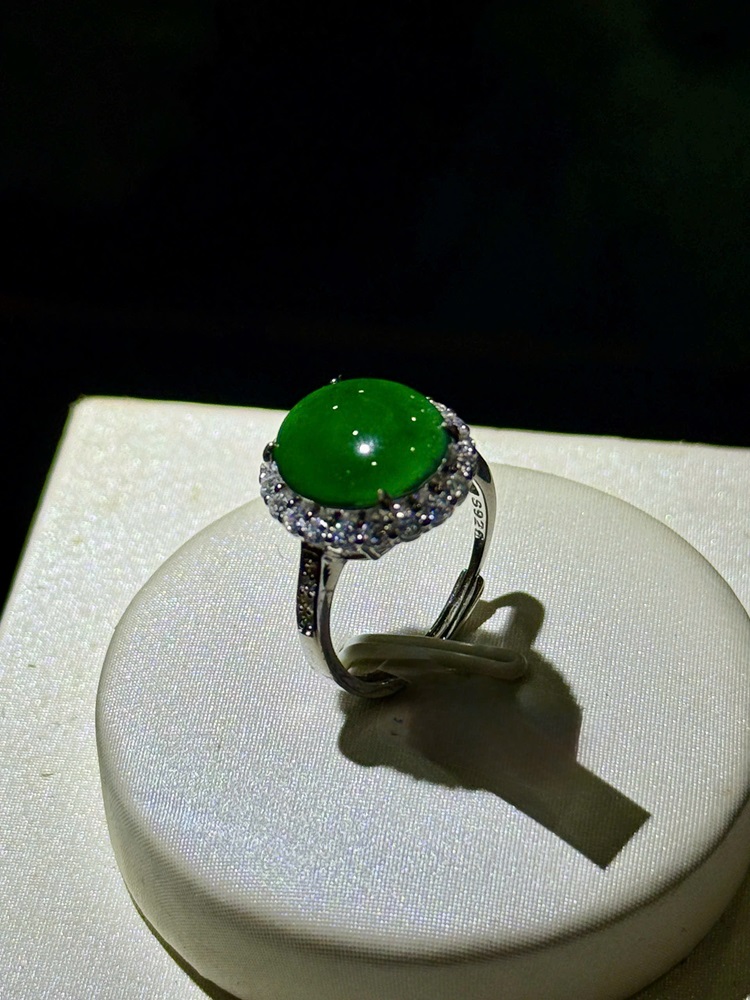 Nhẫn Ngọc Phỉ Thuý Lục Đế Vương - Kèm Giấy Kiểm Định Type A