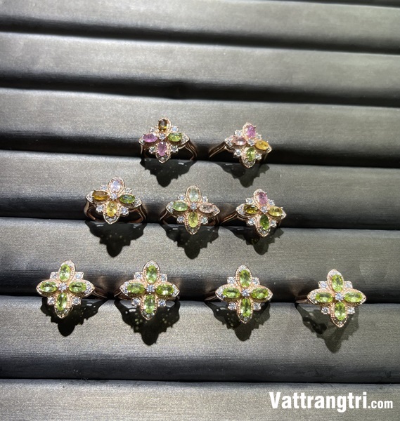Nhẫn đá tourmaline hình bông hoa